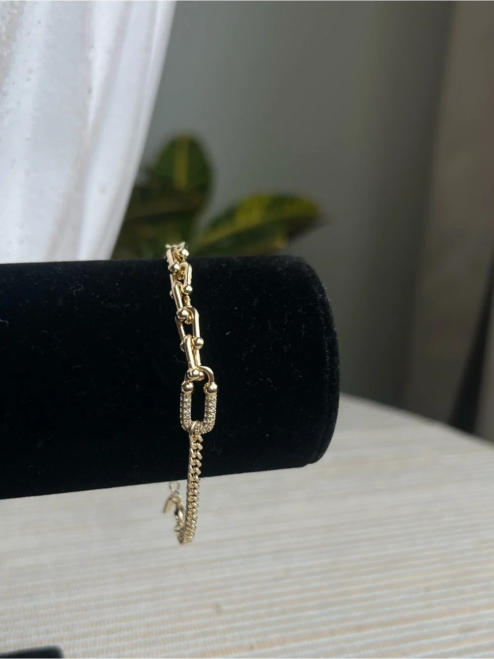 Gold horseshoe Link Bracelet with Pave horseshoe center Accent